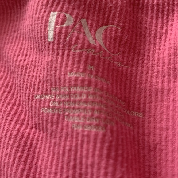 PAC cares crop top - Picture 2 of 2